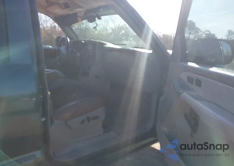 2005 Chevrolet Silverado 1500 Z71 from USA, damaged, VIN 2GCEK13T151250855